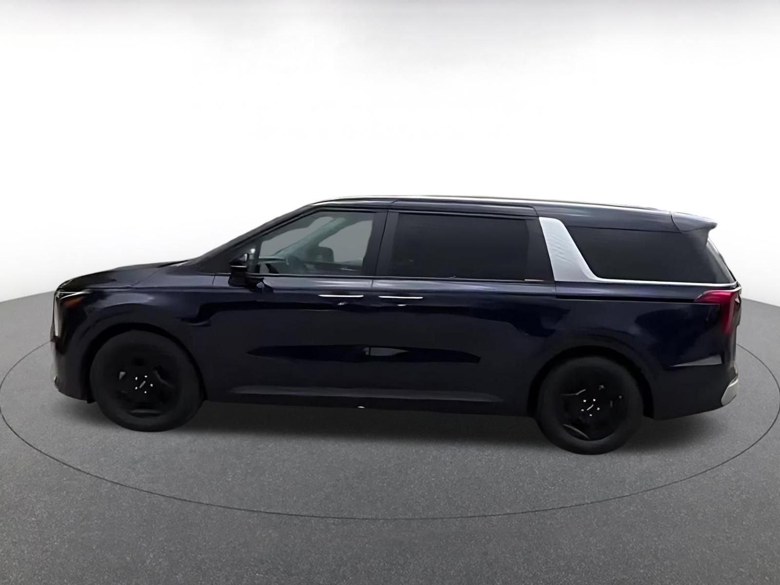 Used 2026 Kia Carnival FWD image 8