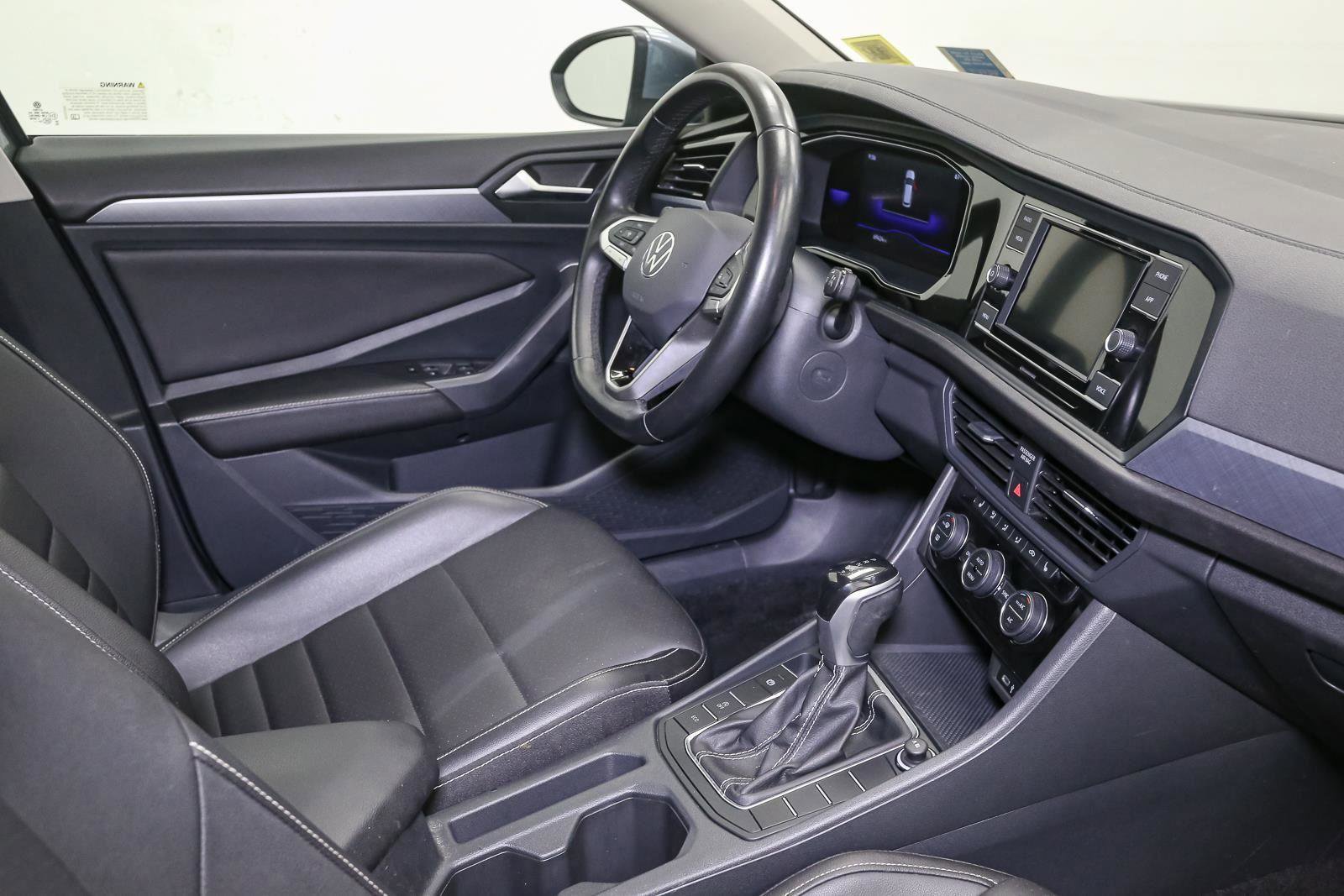 Certified 2022 Volkswagen Jetta SE FWD image 19