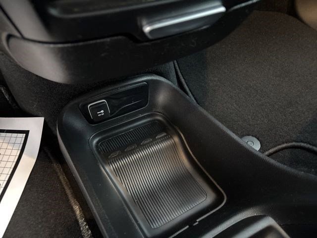 Used 2024 Chrysler Pacifica Touring image 27