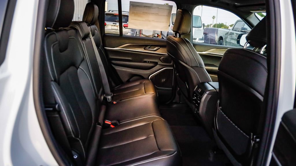 New 2026 Jeep Grand Cherokee Limited w/ Limited Altitude Package image 19