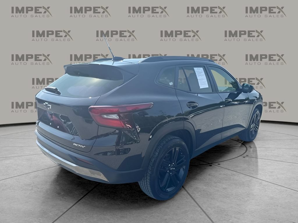 Used 2025 Chevrolet Trax ACTIV w/ Driver Confidence Package FWD image 3