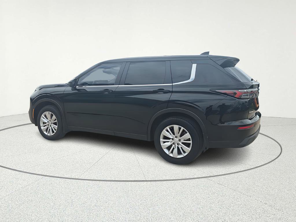 Used 2025 Mitsubishi Outlander ES image 4