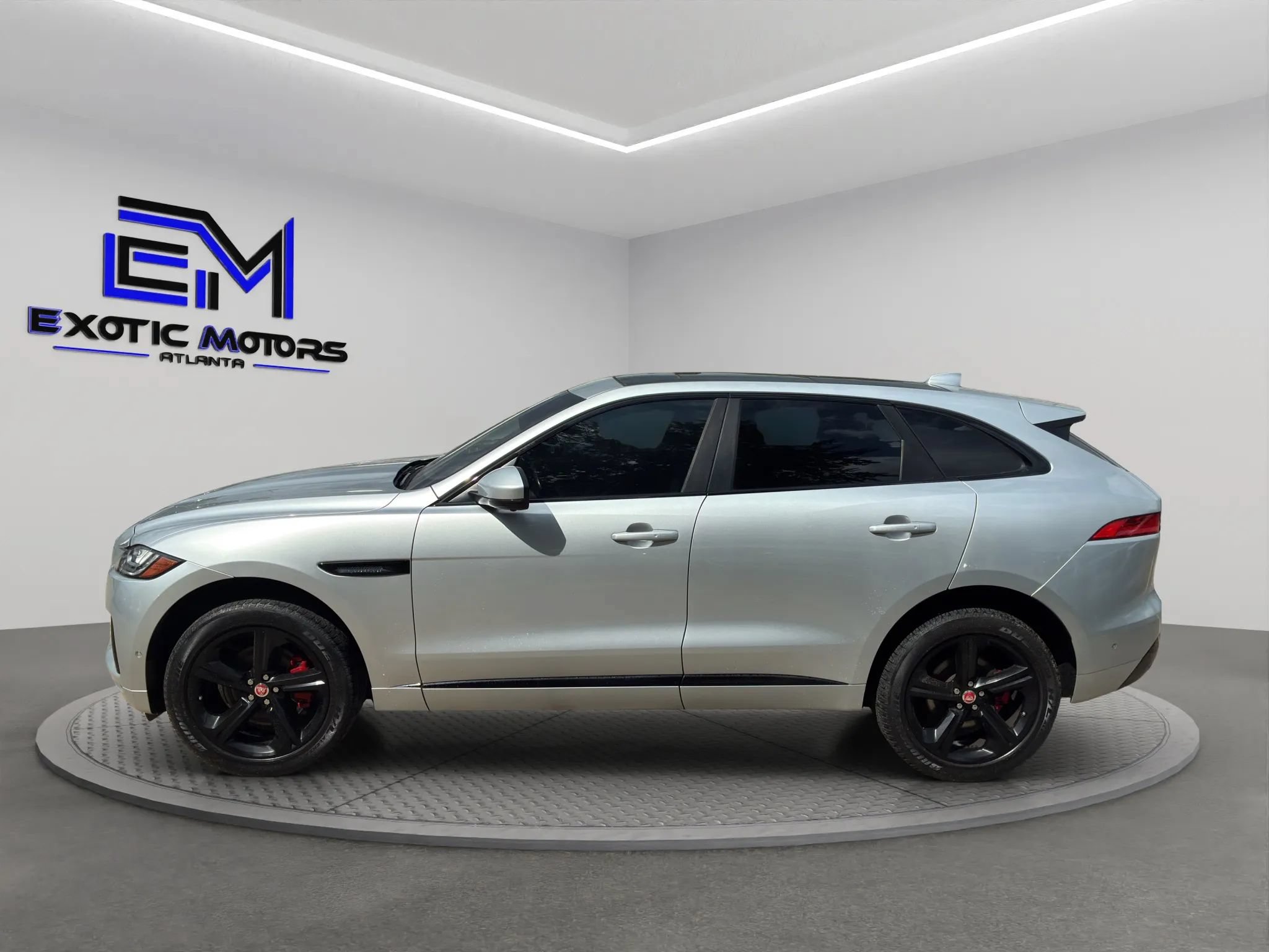 Used 2018 Jaguar F-PACE S AWD/4WD image 2
