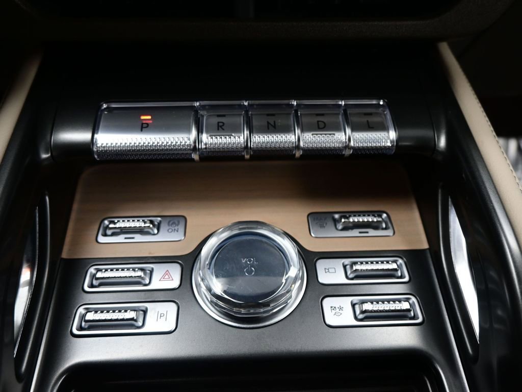 Used 2025 Lincoln Nautilus Reserve w/ Jet Appearance Package image 18