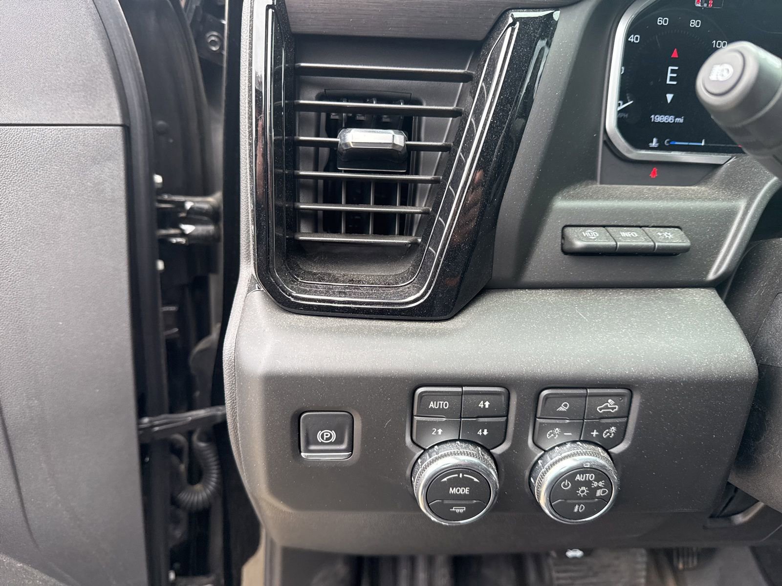 Used 2026 GMC Sierra 2500 AT4 w/ AT4 Premium Plus Package image 15