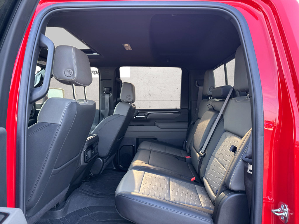 Used 2025 Chevrolet Silverado 2500 ZR2 w/ Technology Package image 9