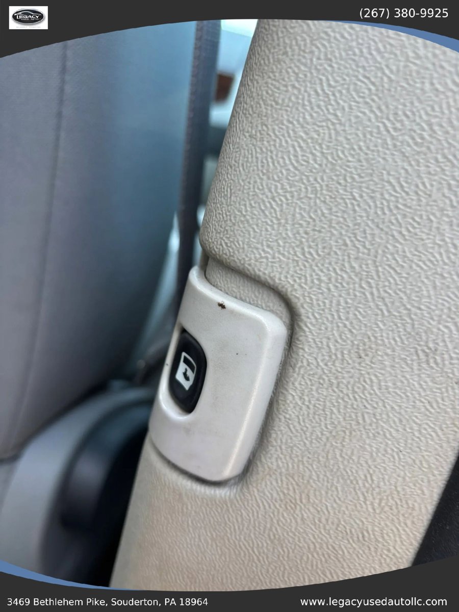 Used 2010 Chrysler Town & Country Touring FWD image 54