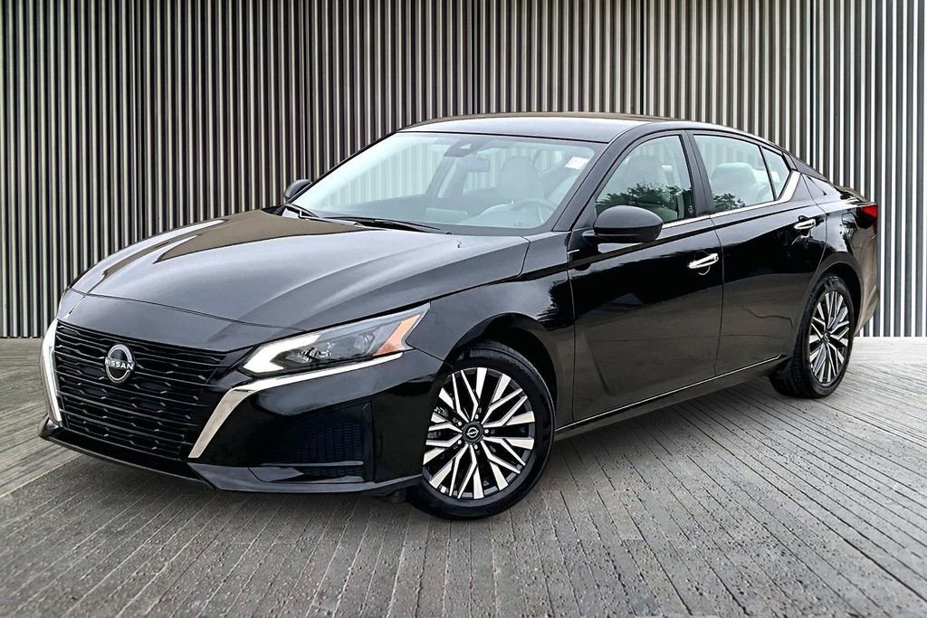 Used 2025 Nissan Altima 2.5 SV image 12