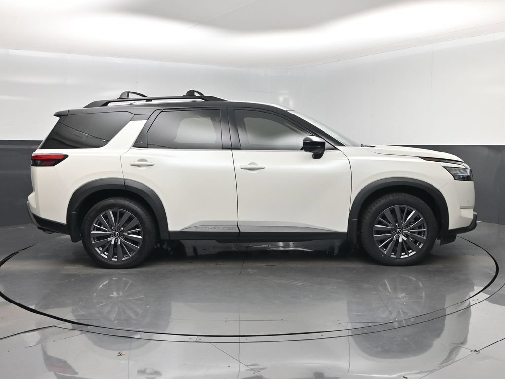 Used 2023 Nissan Pathfinder SL w/ SL Premium Package FWD image 2