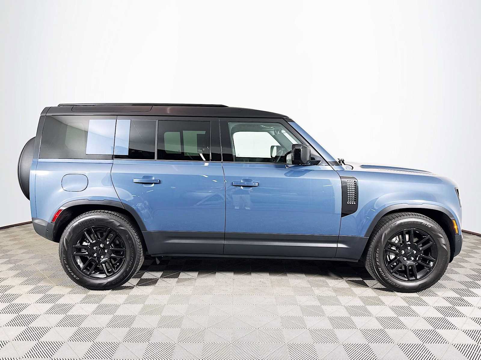 Used 2026 Land Rover Defender 110 S AWD/4WD image 4
