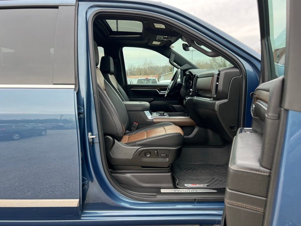 Used 2024 Chevrolet Silverado 3500 High Country w/ High Country Premium Package image 21