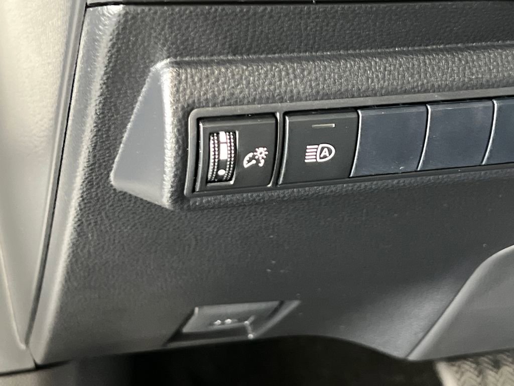 Used 2021 Toyota Corolla LE w/ Carpet Mat Package (TMS) FWD image 34