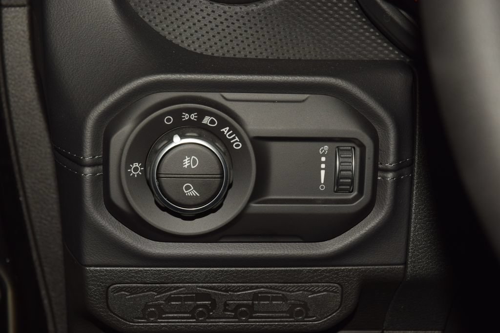 Used 2026 Jeep Gladiator Mojave w/ Safety Group AWD/4WD image 38