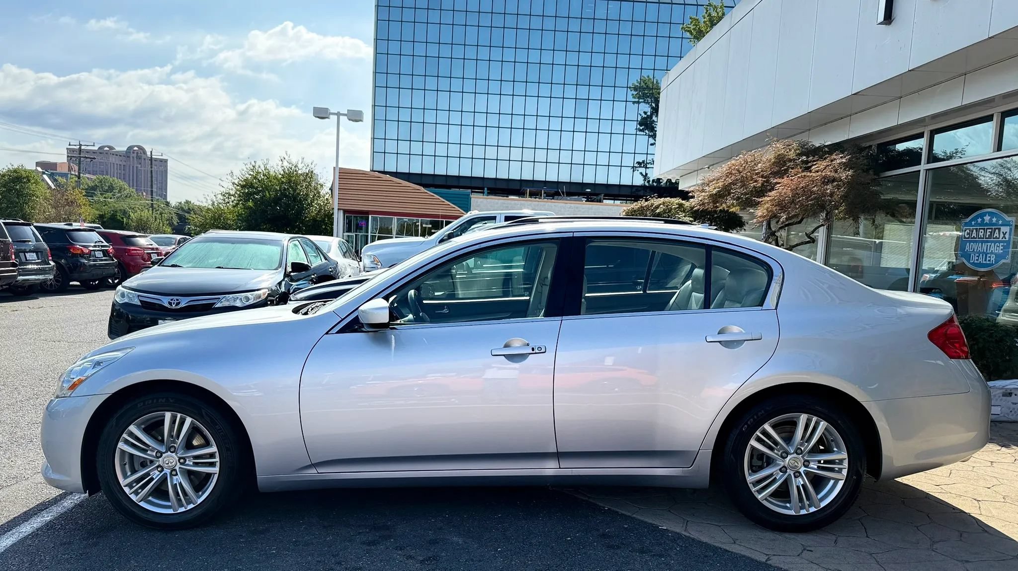 Used 2010 INFINITI G37 Journey w/ Premium Pkg RWD image 4