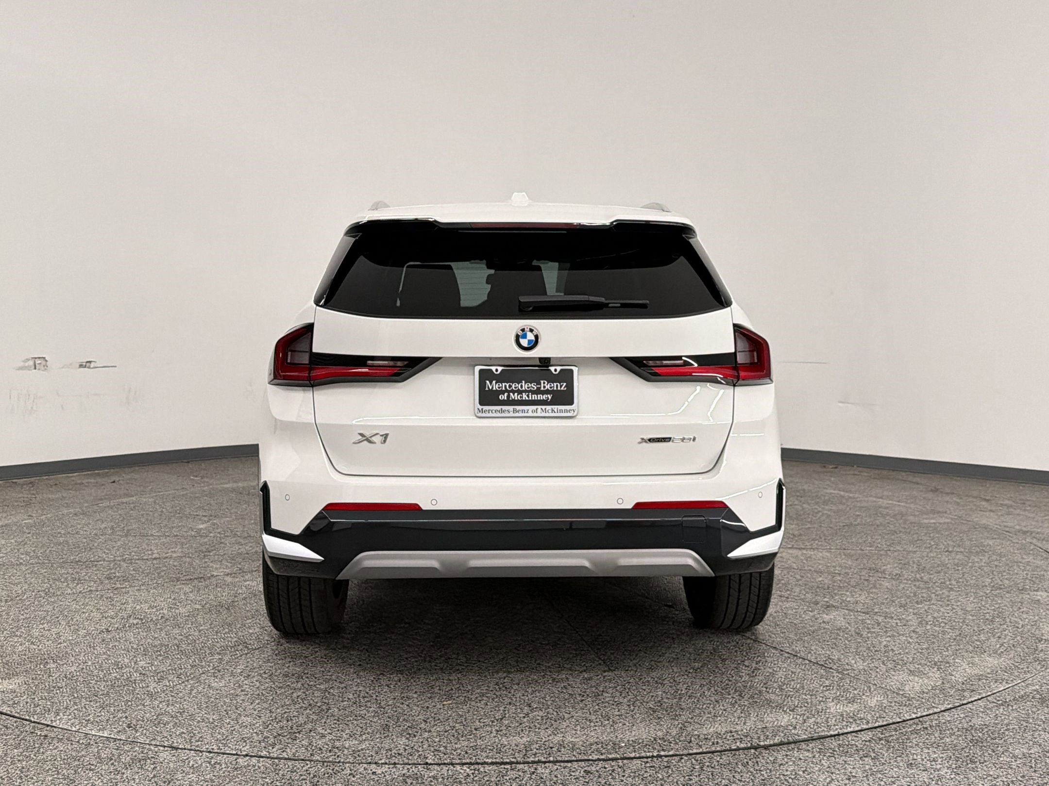 Used 2025 BMW X1 xDrive28i image 9