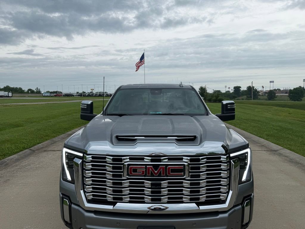 Used 2025 GMC Sierra 2500 Denali w/ Denali Reserve Package AWD/4WD image 10