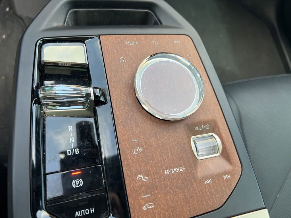 Used 2022 BMW iX xDrive50 w/ Premium Package image 16