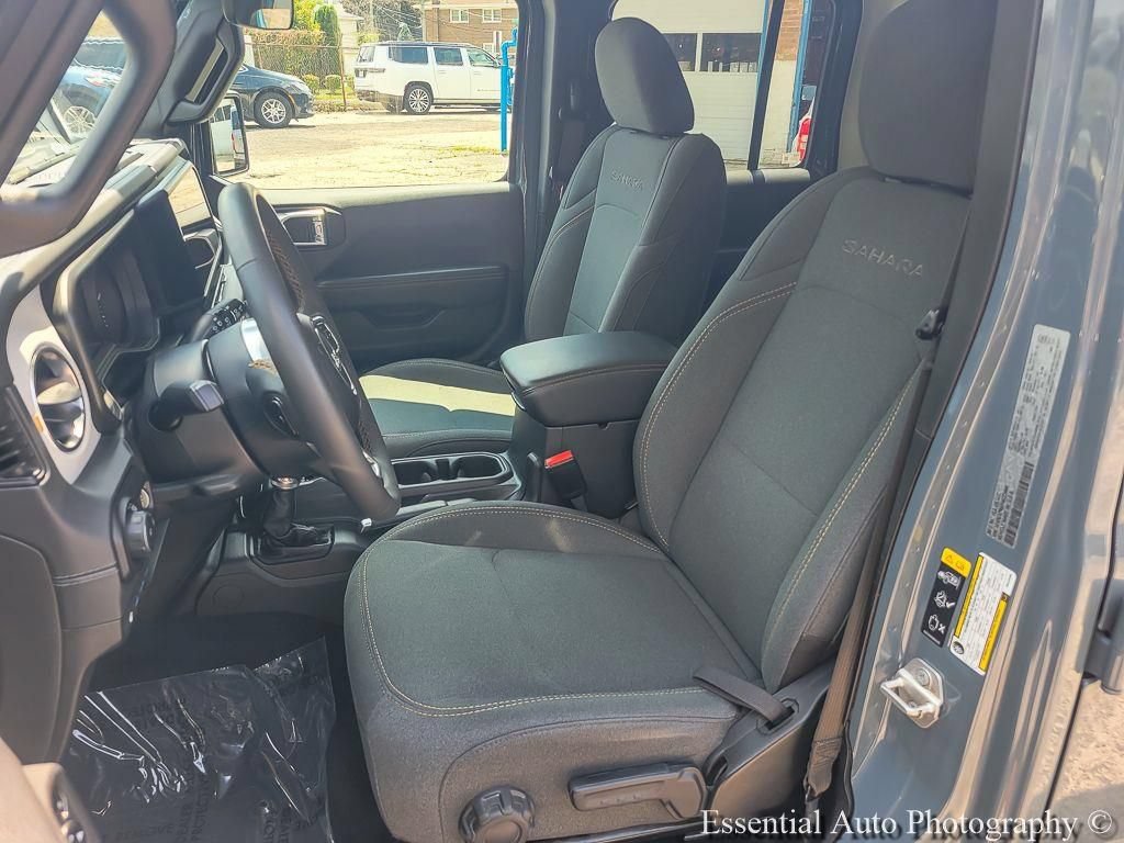Used 2024 Jeep Wrangler Unlimited Sahara AWD/4WD image 10