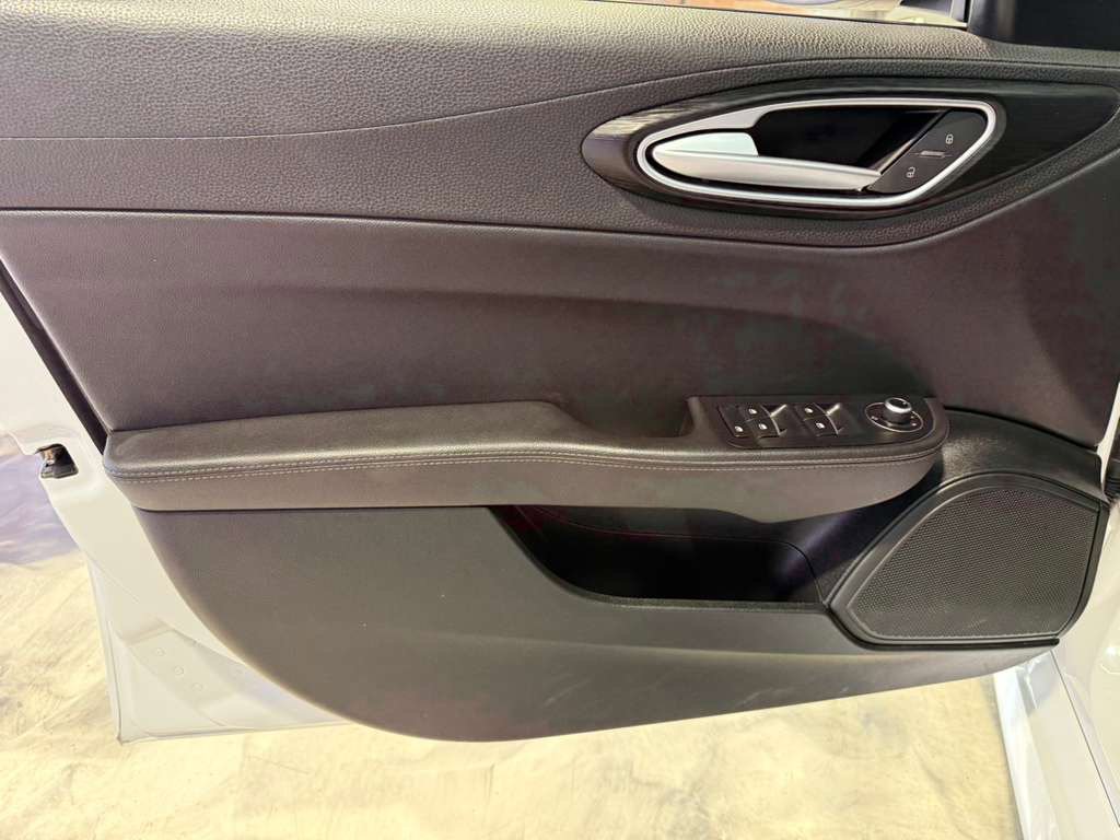 Used 2017 Alfa Romeo Giulia RWD image 38