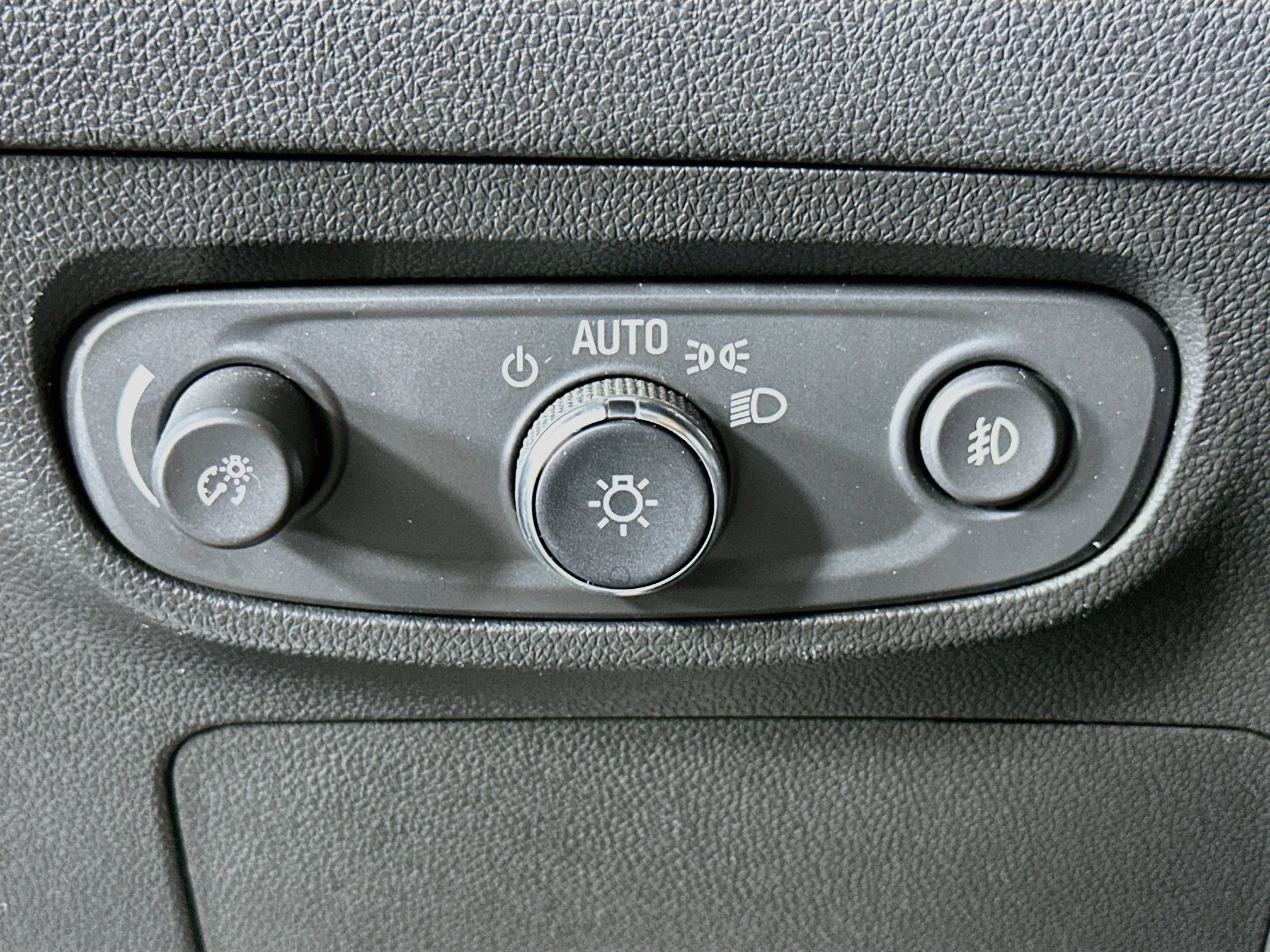 Used 2023 Buick Encore GX Preferred w/ Cold Weather Comfort Package FWD image 17