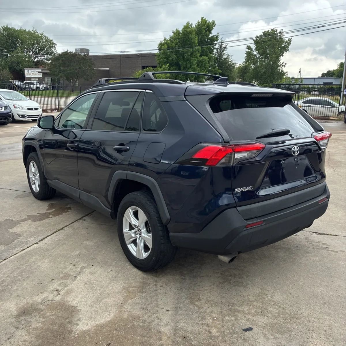 Used 2020 Toyota RAV4 XLE FWD image 2