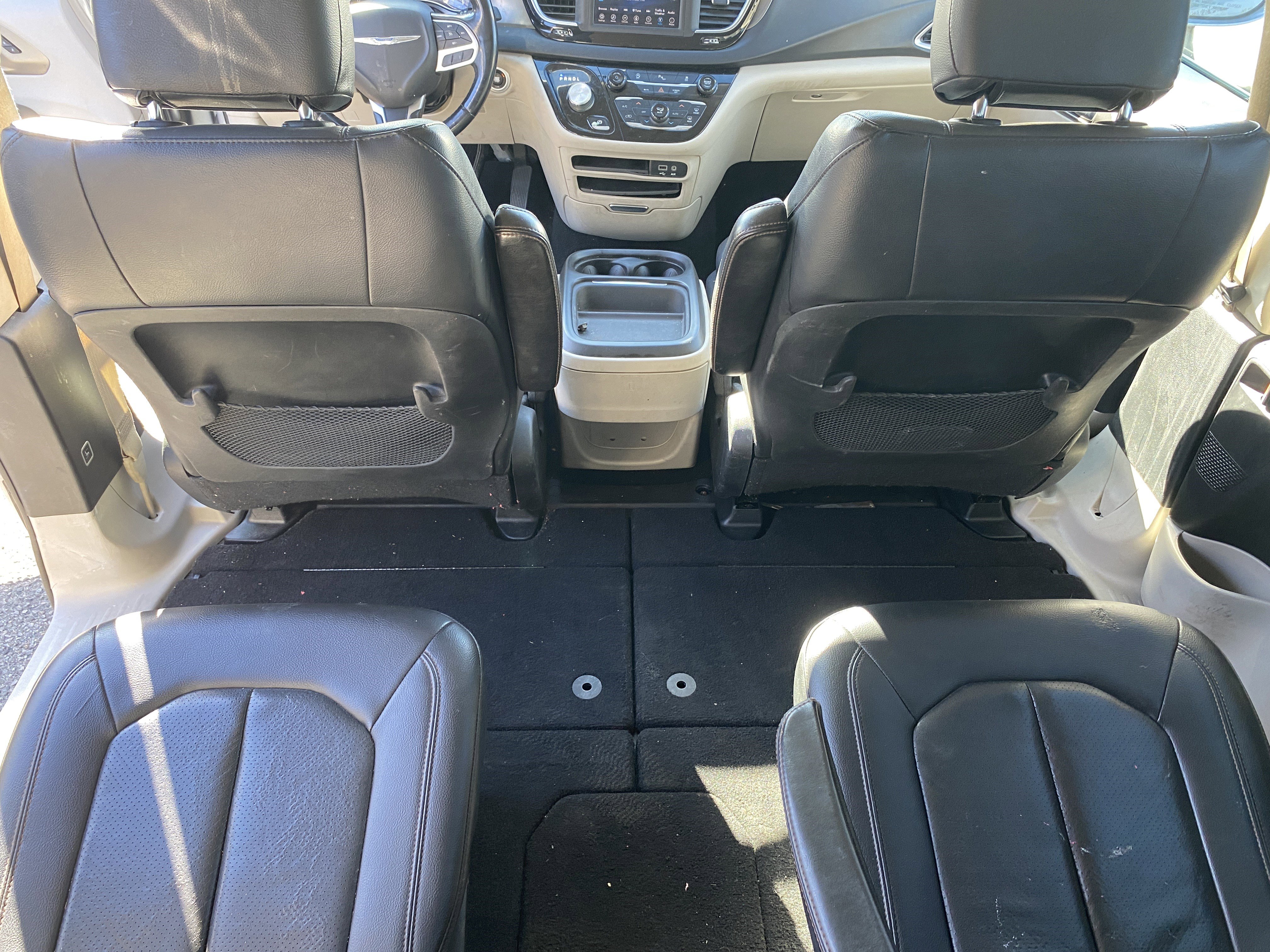 Used 2020 Chrysler Pacifica Touring-L image 17