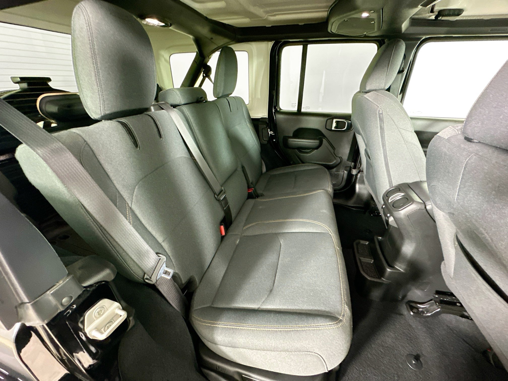 Used 2024 Jeep Wrangler Unlimited w/ Convenience Group AWD/4WD image 32