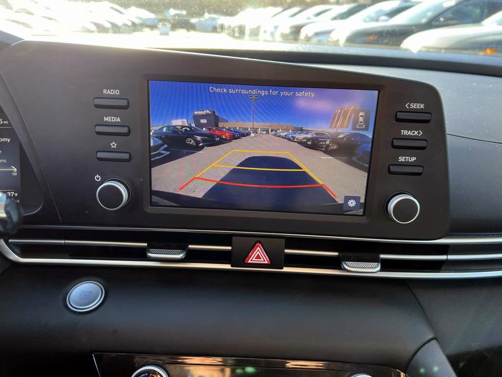 Certified 2022 Hyundai Elantra SEL image 24