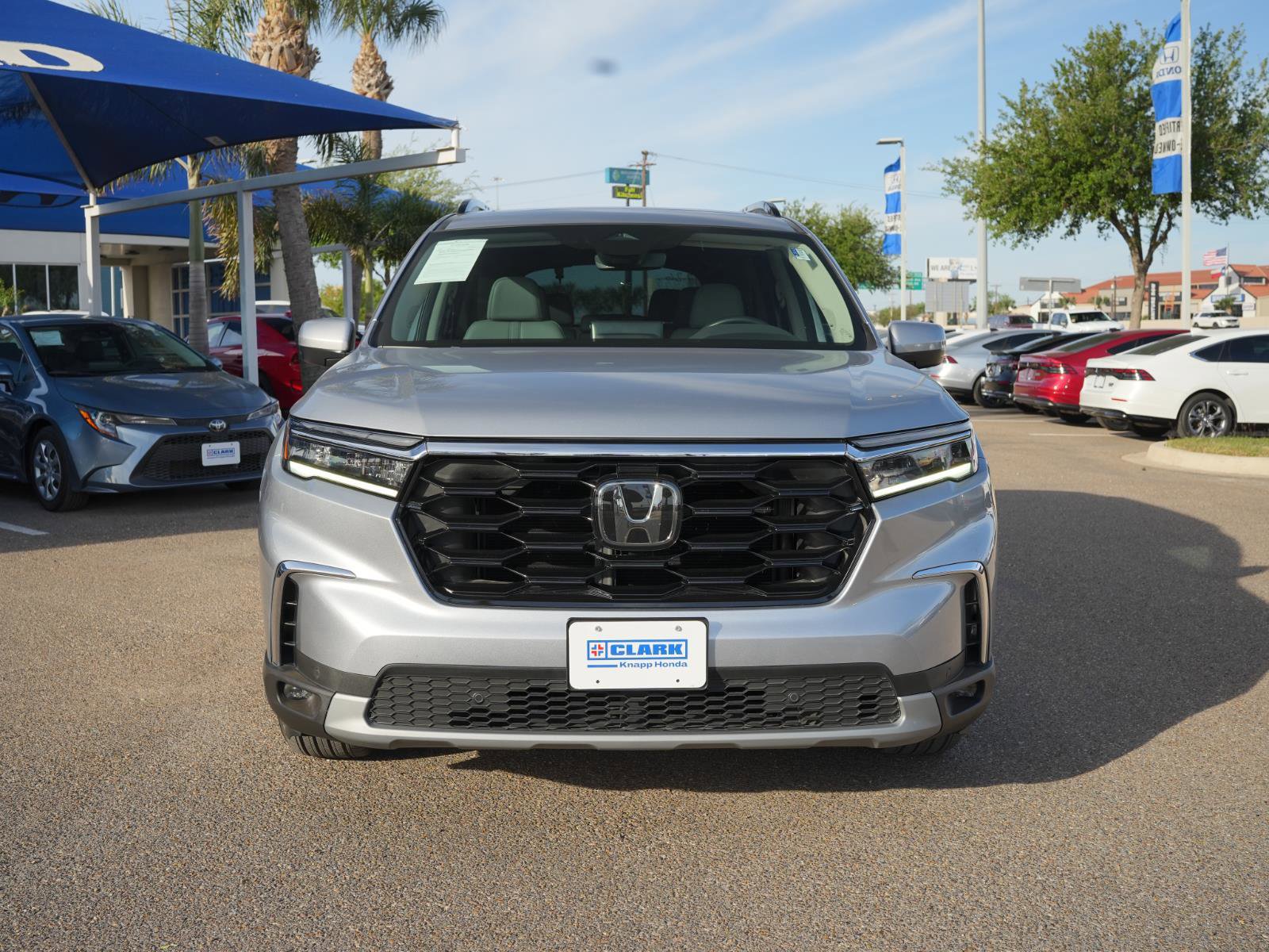 Used 2023 Honda Pilot Touring image 2