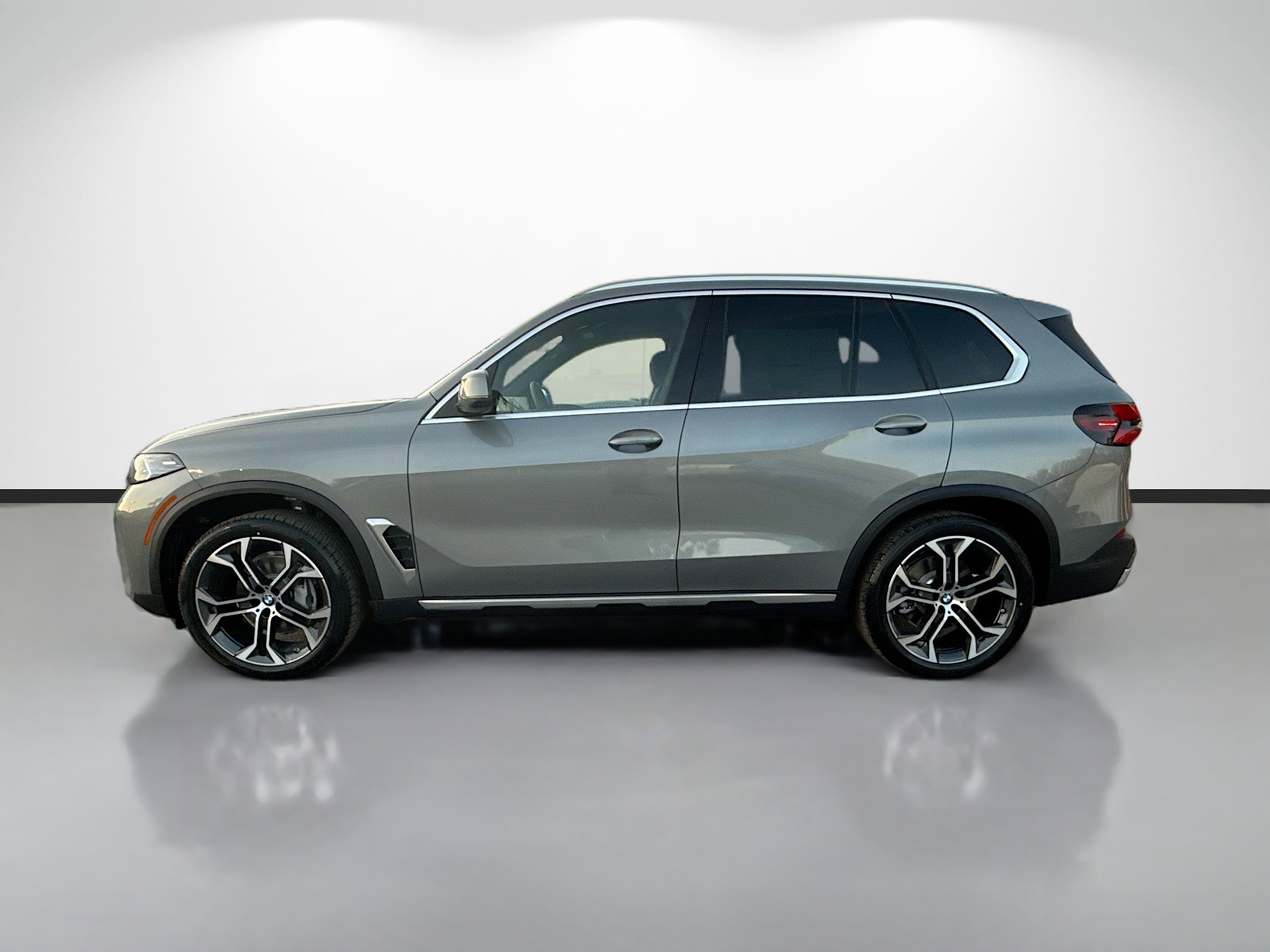 New 2026 BMW X5 sDrive40i w/ Parking Assistance Package image 6