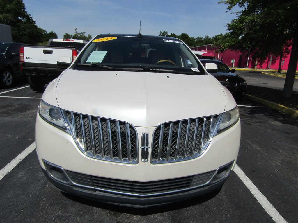 Used 2013 Lincoln MKX AWD image 2