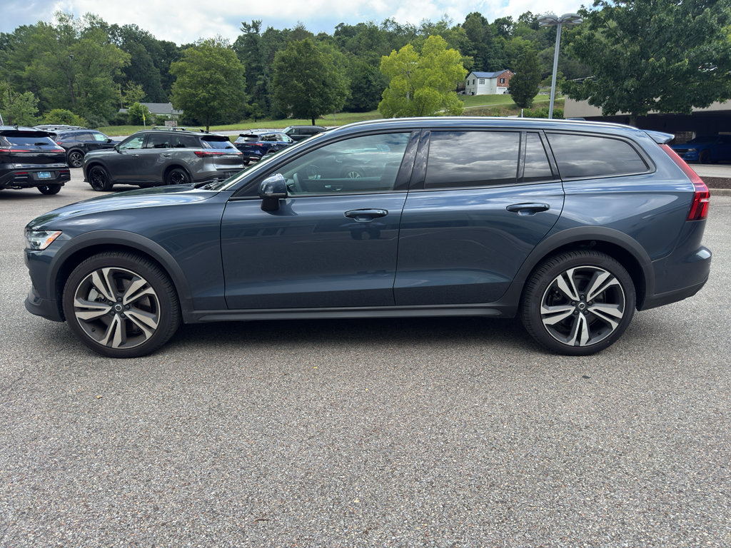 Used 2026 Volvo V60 B5 Cross Country Plus AWD/4WD image 6