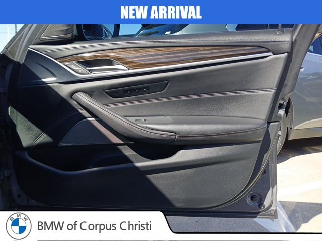 Used 2021 BMW M550i xDrive w/ Executive Package image 16