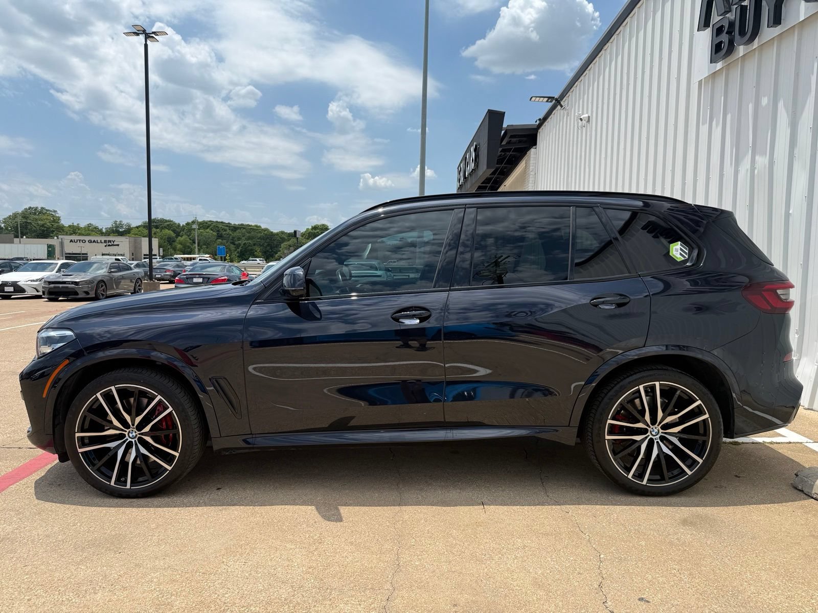 Used 2023 BMW X5 M50i w/ Parking Assistance Package AWD/4WD image 3