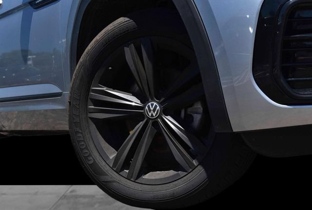 Certified 2023 Volkswagen Atlas Cross Sport SEL R-Line AWD/4WD image 3