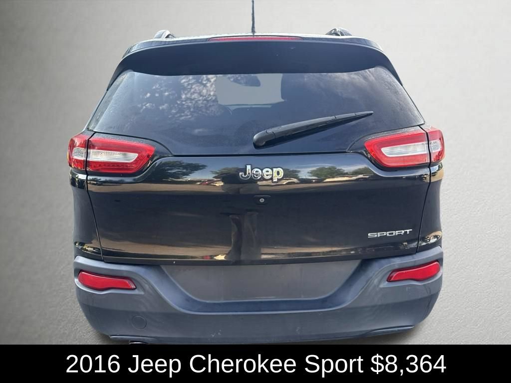 Used 2016 Jeep Cherokee Sport FWD image 4