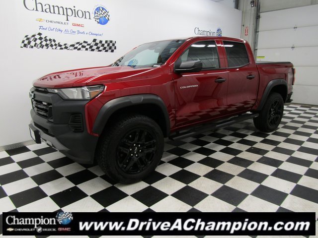 Used 2024 Chevrolet Colorado Trail Boss image 9