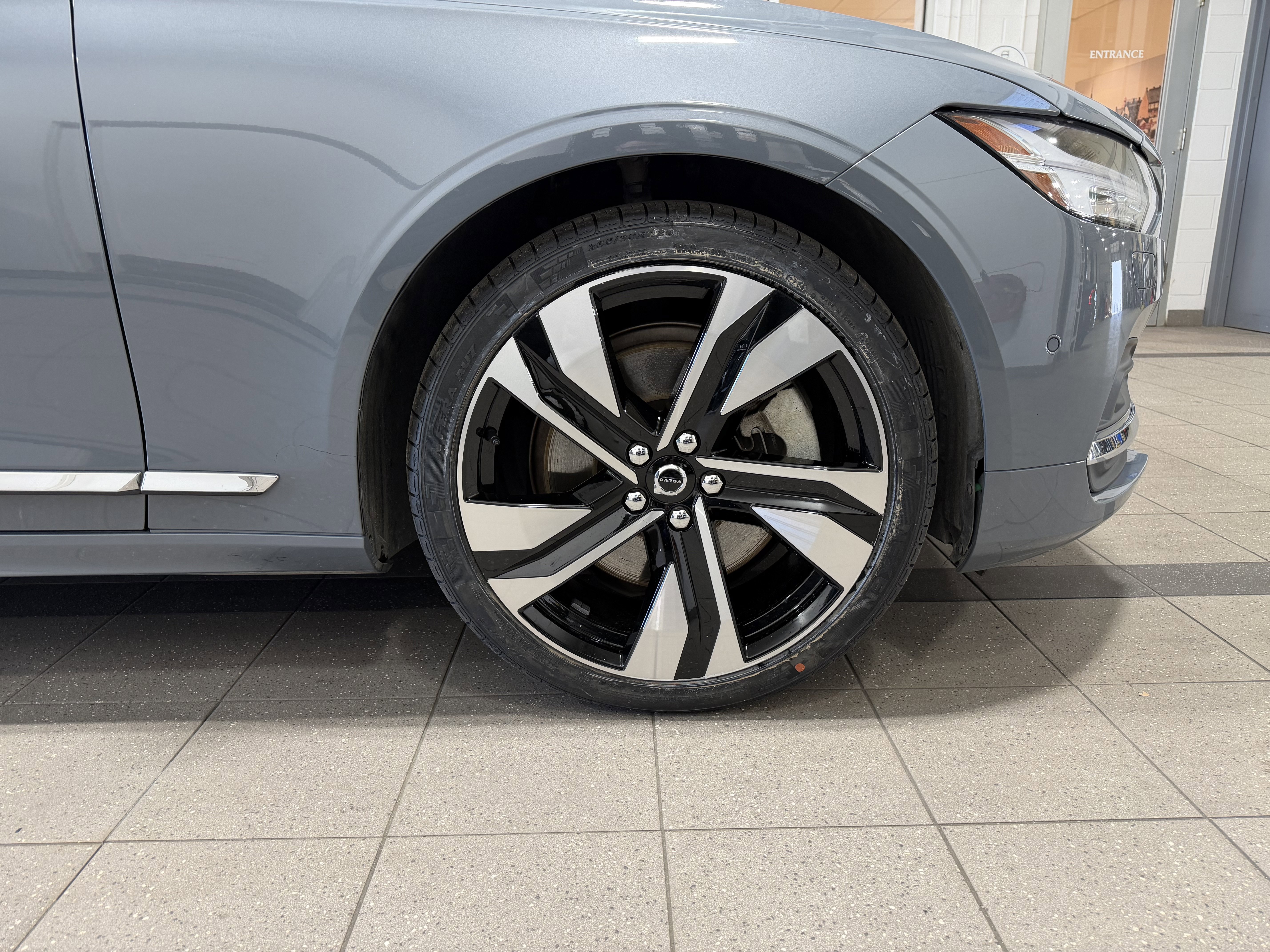 Used 2023 Volvo S90 B6 Plus AWD/4WD image 2