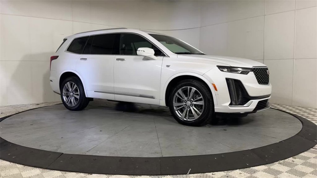 Used 2023 Cadillac XT6 Premium Luxury image 2