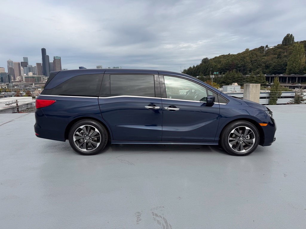 Used 2023 Honda Odyssey Elite image 2