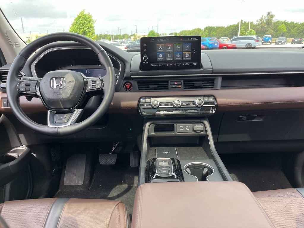 Used 2025 Honda Pilot Elite image 16
