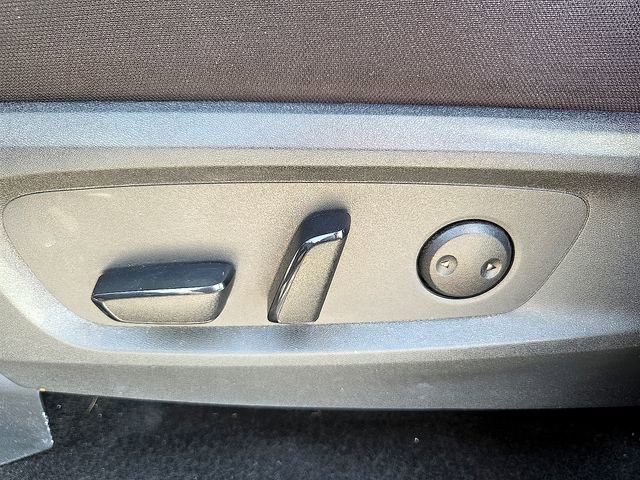 Used 2025 Nissan Pathfinder SV AWD/4WD image 18