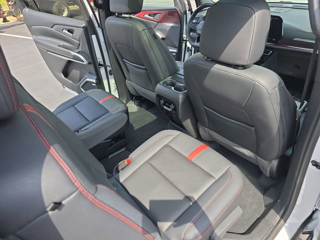 Used 2024 Chevrolet Traverse RS image 11