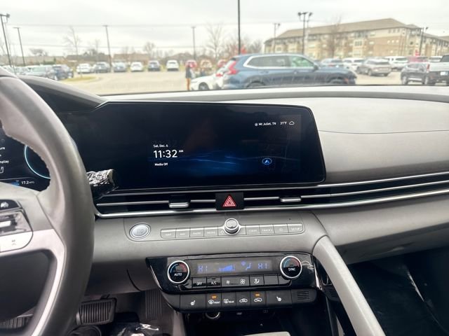 Used 2024 Hyundai Elantra SEL w/ Convenience Package image 14