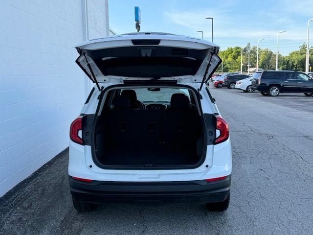 Certified 2024 GMC Terrain SLE w/ Driver Convenience Package AWD/4WD image 9