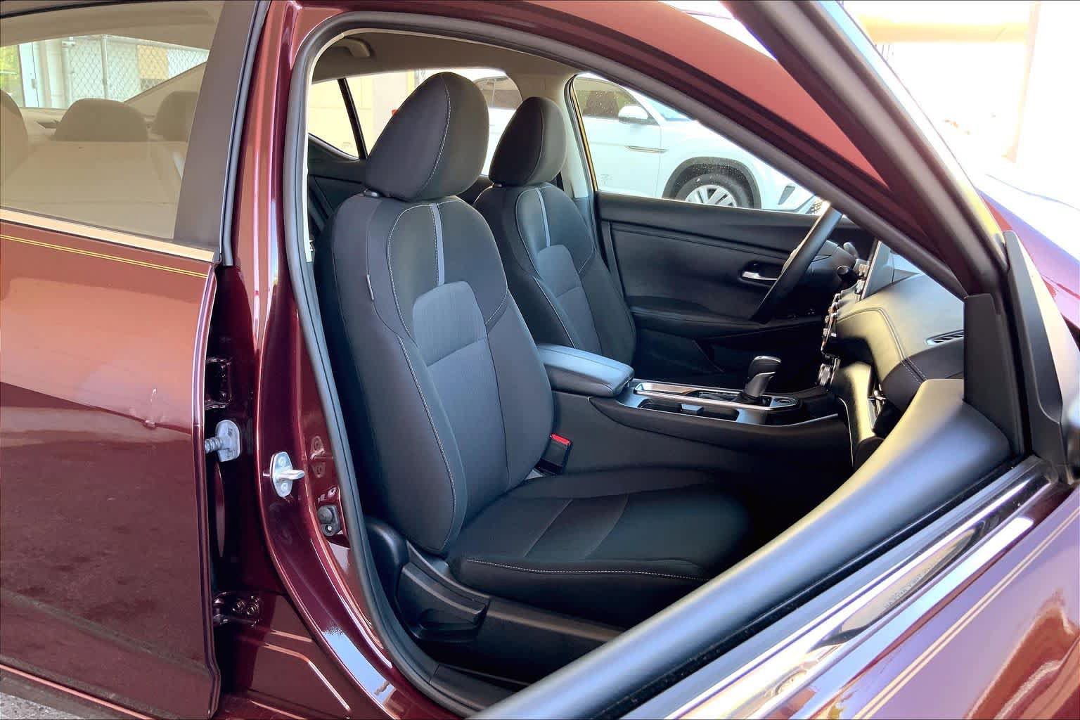 Used 2025 Nissan Sentra SV w/ Trunk Package FWD image 10