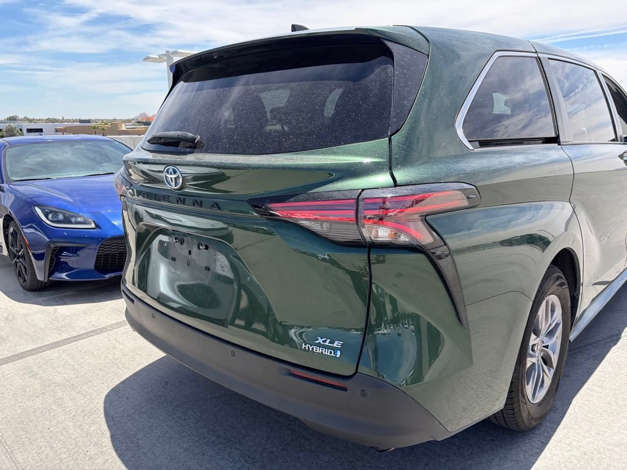 Used 2021 Toyota Sienna XLE FWD image 4