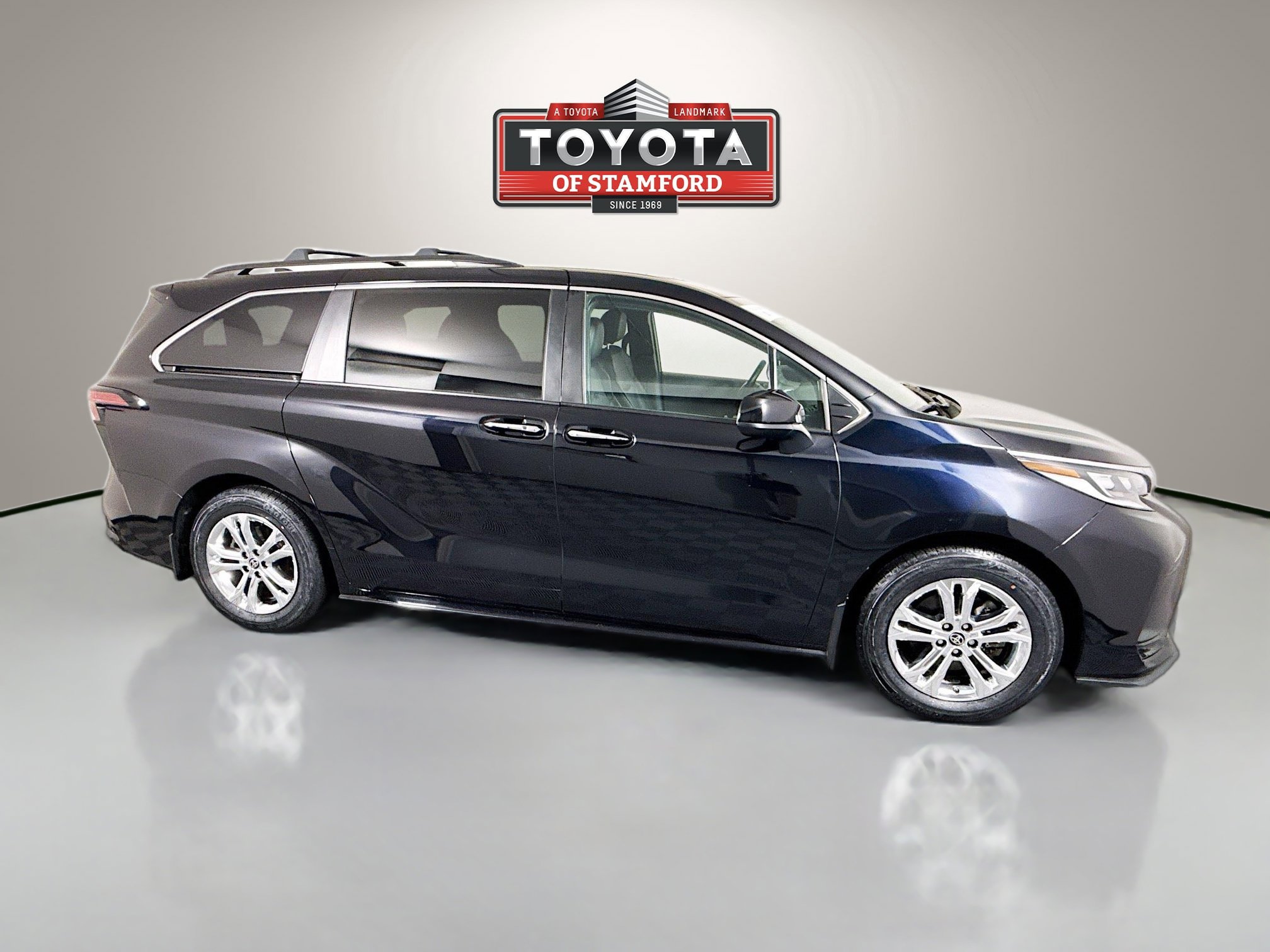 Certified 2022 Toyota Sienna XSE image 8