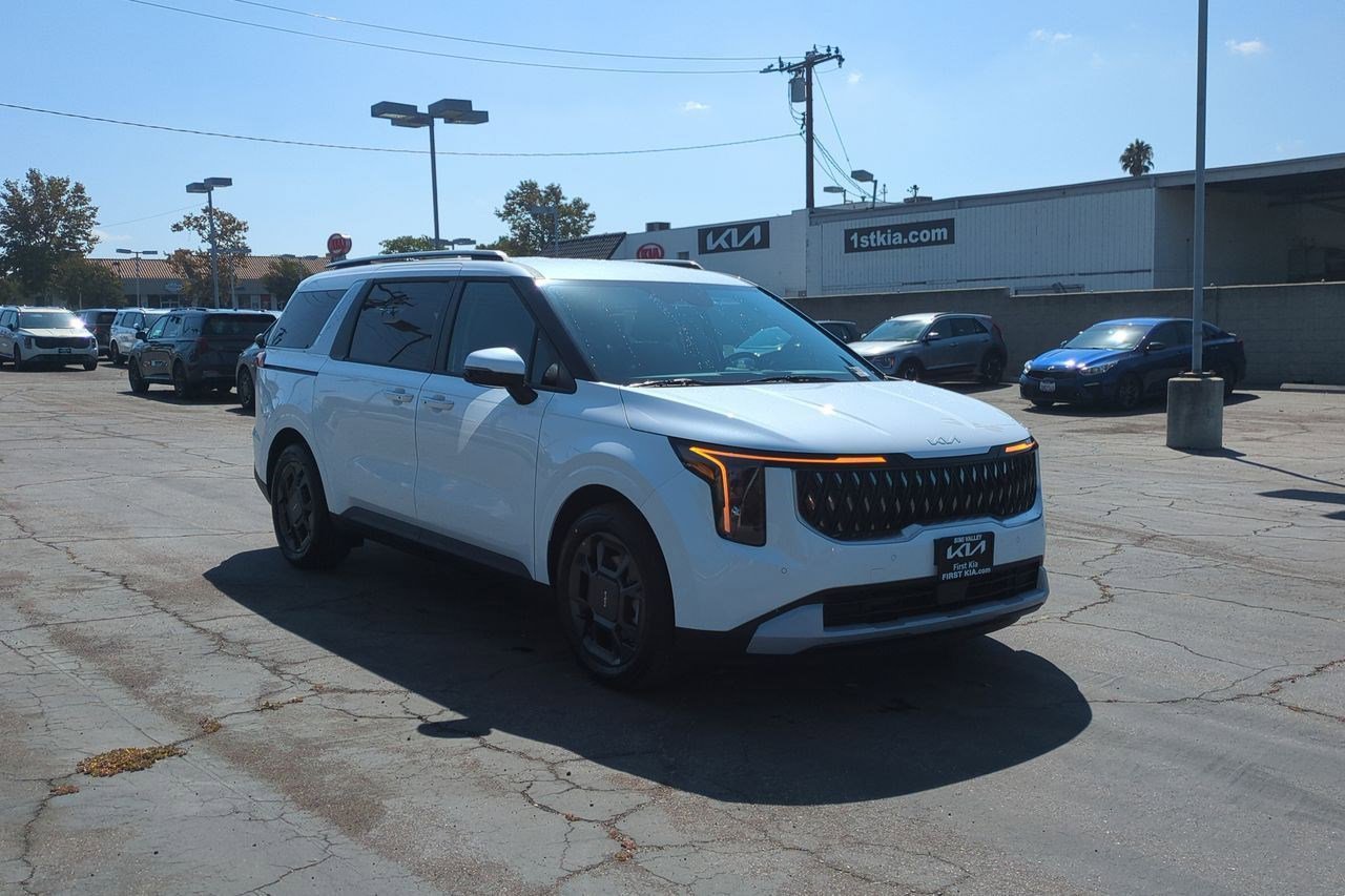 New 2026 Kia Carnival EX image 3