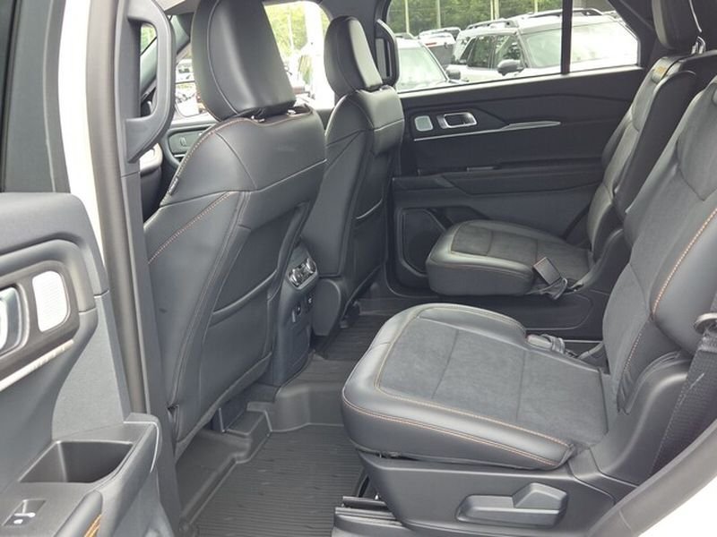 Used 2026 Ford Explorer Tremor w/ Tremor Ultimate Package AWD/4WD image 9